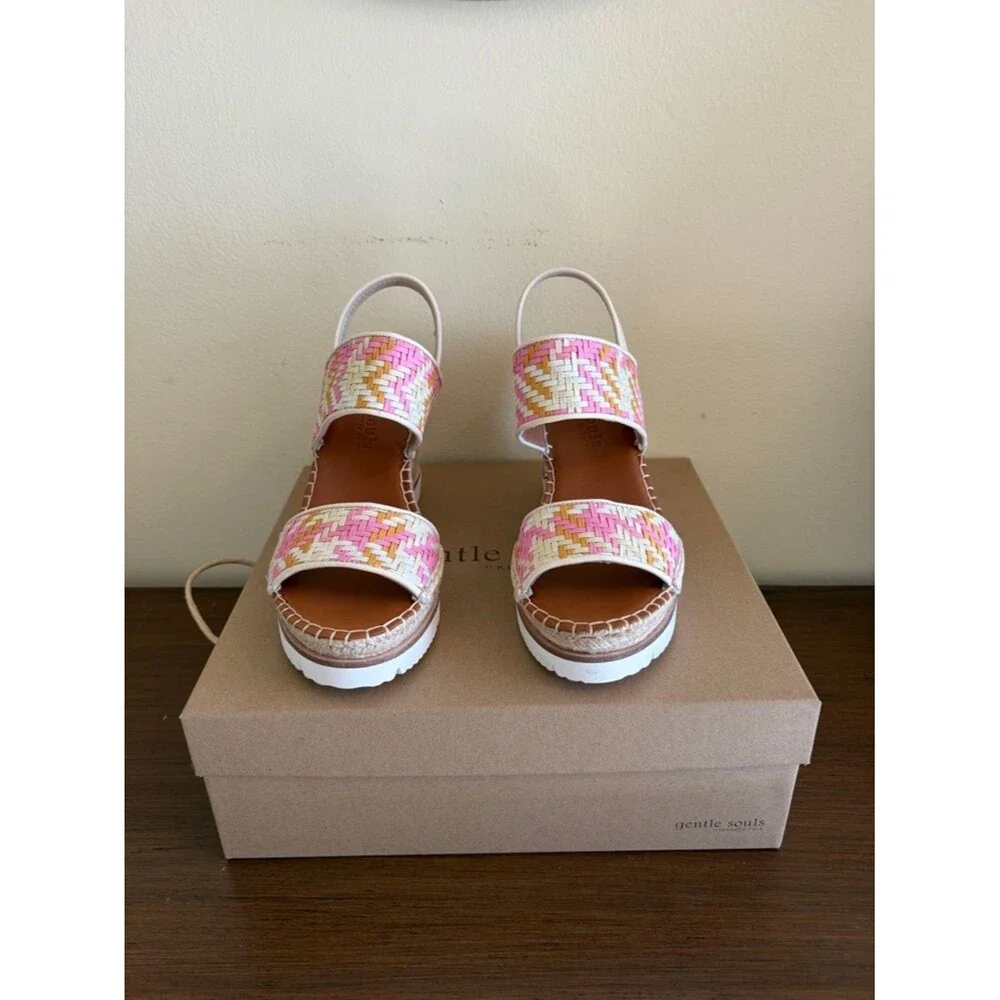 NIB Gentle Souls‎ by Kenneth Cole Women's Elyssa Wedge Sandal Rose - Size 8.5